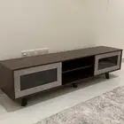 طاولة تلفزيون شبه جديدة