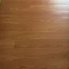 باركيه نظيف وخالي من العيوب