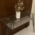 طاولة زجاجية مع مزهرية رخام