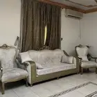 3 كنبات و4 كراسي بحالة جيدة