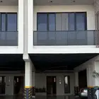 شقة فاخرة باطلالة على البحر مباشرة وبلكونة خاصة للإيجار