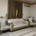 3 كنبات و4 كراسي للبيع بحالة جيدة