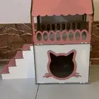 بيت قطط خشبي كرتوني كبير وردي