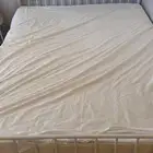 سرير ابيض