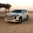 لاند كروزر 2022 L2 لون ابيض بنزين