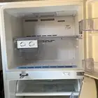 ثلاجه وغساله ملابس نظيفه وخاليه من العيوب