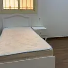 سرير نفر مع مرتبة سليب ايزي و كومدينة