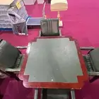 طاولة مع اربع كراسي جلد