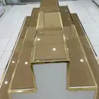 طاوله للعرض للبيع وأرفف