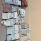 للبيع بلاط ورخام لم يستخدم وخشب