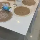 طاولة طعام للبيع بدون كراسي