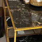 طاولة خدمة للضيوف ذهبي مع رخام