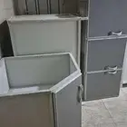مطبخ مع مجلى حوضين