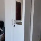 دولاب ملابس خزانه لون ابيض مع مرآه ومفتاح قفل رفوف وتعليق