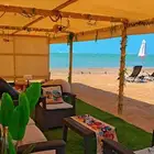 الاجواء زانت يبيلها كرفان وجلسة على شاطئ البحر