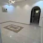 شقة واسعة للإيجار بحي النهضة 3 غرف وصالة للعائلات سنوي