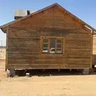 اكواخ خشبية غرفة ودورة مياة