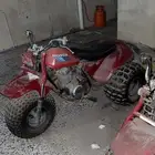 للبيع دبابات هوندا ثلاث كفرات حجم 110 و 200