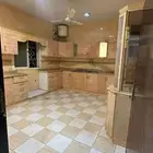 شقة بلاط اربع غرف وصالة للعوايل بخميس مشيط