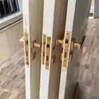 بيبان شبه جديده مع المقابض العدد 6