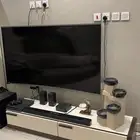 طاولة تلفاز أرضية مع مكتبة كتب