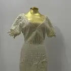 فستان دانتيل بلون كريمي