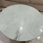 طاولة للبيع