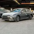 تويوتا كامري E 2025 كاش استلام فوري اصفار صادر لوحات