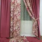 جلسه ظهر قماشة حلوو بس التكايات مكسورة