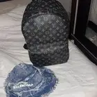 للبيع شنطة Lv وكاب