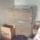 يوجد لدينا كراتين بيض مقاس كبير