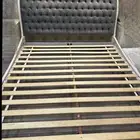 سرير وطاولة هوم سنتر.