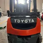 رافعه شوكية تويوتا 2ونص طن بحاله ممتازة
