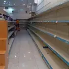 يتوفر 50 متر جداري 40 متر وسطي 2 ثلاجه مركزيه كبير 5 متر رفو