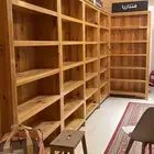 ارفف مكتبة خشبية