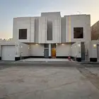 للبيع شقه مع سطح حي الرمال ليحيى