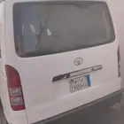 للبيع سيارة تويوتا ركاب بنزين موديل 2011