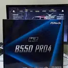 ت ظهر الصورة صندوق لوحة أم من طراز ASRock B550 Pro4.