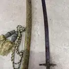 سيف قديم منقوش عليه.