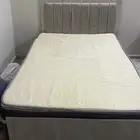 سرير مع مرتبه نضيف