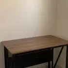 طاولة مكتب نظيفه