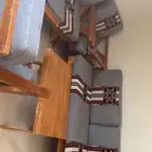 كنب 5قطع خشب سليم معها طاوله لكن القماش اللي فوق للبيع 1000