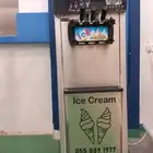 للبيع مكينة ايسكريم مقاس كبير نظيفة و جودة عالية