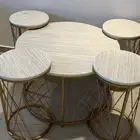 طاوله مع طاولات خدمه