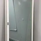 اثنين ابواب حديد مع الحلق وشباك كبير