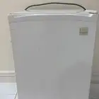 ثلاجه نضيفه ما بها ولا شيء