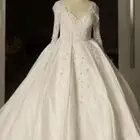 فستان زفاف استخدام مره واحده مع الطرحه ومعه عبايه