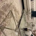 طاولة رئيسية وطاولات خدمة مجلس