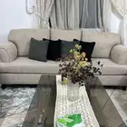 كنب مع الطاوله مع الستاره كنب