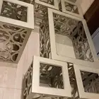 طاولة كبيرة واربع طاولات خدمة وطاولتان مرتفعة للأركان